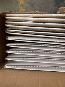lot 5428 image: Lot of ShippingMoving Boxes