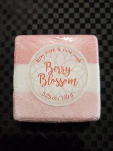 lot 3690 image: Fizzy Bath And Foot Soak, Two Scents, 5.29 Oz, Sealed