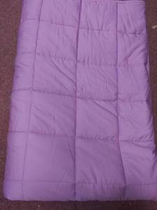 lot 7033 image: Pink 15 pound weighted blanket