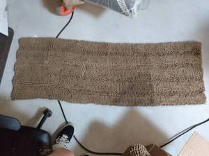 lot 8060 image: bathroom rug