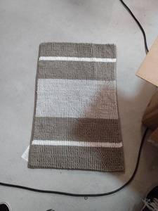 lot 8061 image: bathroom rug