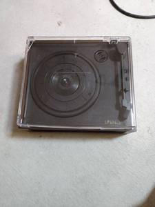 lot 8086 image: vinyl turntable