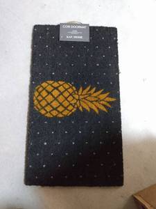 lot 8087 image: pineapple doormat