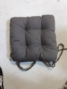 lot 1018 image: tie on pillow for chair