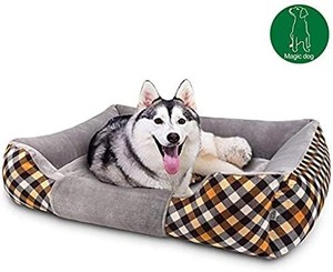 lot 1033 image: dog bed