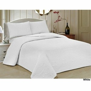 lot 6260 image: Verno Oversized Geometric Microfiber 3-Piece Bedspread Set - One Bedspread 86x86 - 2 Pillow Shams 20x26