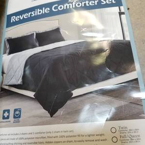 lot 9194 image: Down Dluxe Reversible Comforter Set