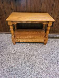 lot 1001 image: Small oak side table 21 by 27 by 15