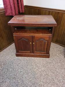 lot 1004 image: Small TV entertainment cabinet 31 by 30 by 18