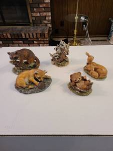 lot 1008 image: Set of 5 masterpiece porcelain figurines by Homeowners with some damage