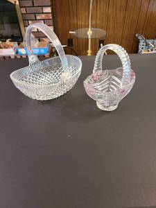 lot 1014 image: Set of 2 glass baskets 8