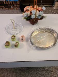 lot 1020 image: Assorted home dcor