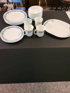 lot 1100 image: 30 piece Corelle set of dishes