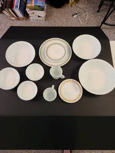 lot 1101 image: 22 pieces of Corelle dishware