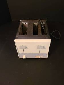 lot 1122 image: Toastmaster toaster