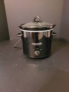 lot 1124 image: Crock pot