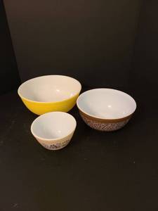 lot 1127 image: Set of 3 mixing bowls