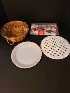 lot 1128 image: Assorted bakeware