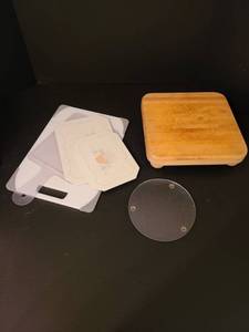 lot 1130 image: Assorted cutting boards