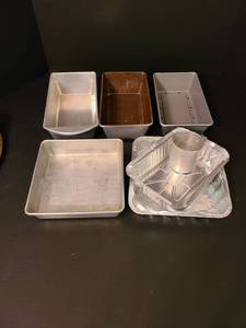 lot 1131 image: Assorted baking pans