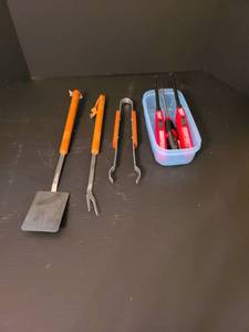 lot 1136 image: Lighters and grilling tools
