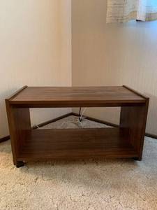 lot 1216 image: TV Cart 20 x 16 x 15