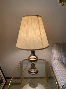 lot 1220 image: Brass table lamp