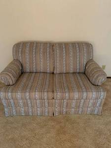 lot 1223 image: Broyhill loveseat 55 inches