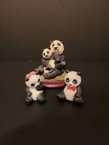 lot 1406 image: Set of 3 panda bear figurines