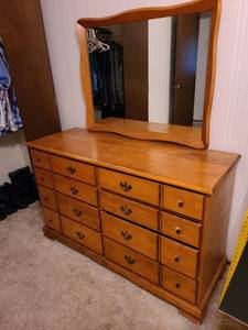lot 1413 image: 8 drawer dresser with mere 50 x 18 x 32