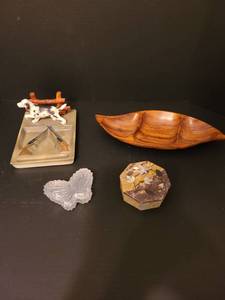 lot 1416 image: Assorted boxes and jewelry holders