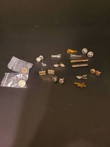 lot 1417 image: Assorted tie clips & cufflinks