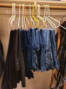lot 1421 image: Assorted jeans and pants size 33 by 30