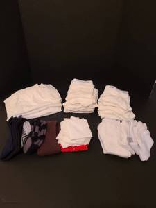 lot 1427 image: Mens underwear shorts, socks and handkerchiefs size medium