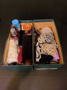 lot 1428 image: Shoe shine and shoe assessories