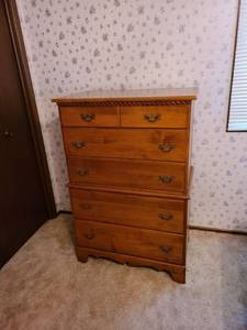 lot 1501 image: Sprague & Carlton 5 drawer dresser