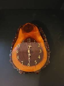 lot 1504 image: Wood slice clock