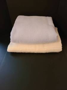 lot 1508 image: Set of 2 blankets