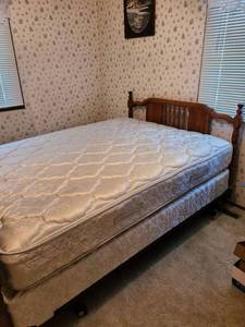 lot 1516 image: Queen size headboard footboard and mattress