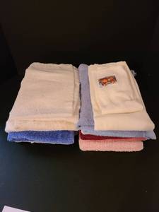 lot 1522 image: Assorted hand towels