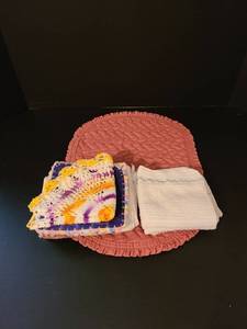 lot 1523 image: Assorted kitchen towels