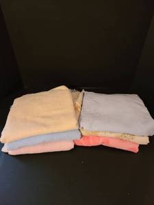 lot 1527 image: Assorted bath towels