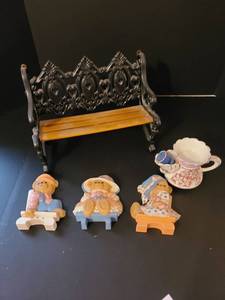 lot 1530 image: Assorted dcor