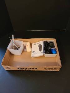 lot 1535 image: Assorted bathroom supplies