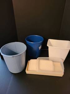 lot 1537 image: Assorted trash cans and storage bins
