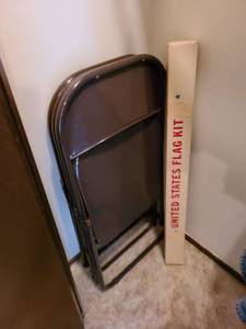 lot 1538 image: Set of 3 folding chairs and a United States flag kit