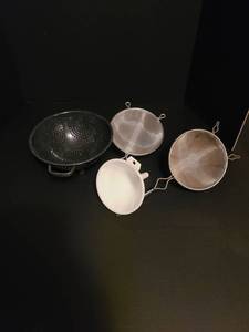 lot 2002 image: Assorted strainers