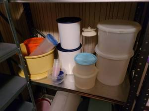 lot 2006 image: Assorted tupperware