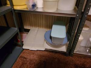 lot 2007 image: Assorted storage containers