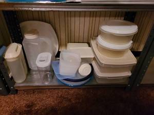 lot 2011 image: Assorted storage containers
